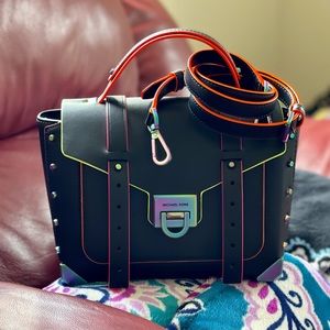 BNWT MICHAEL KORS
Manhattan Medium Contrast-Trim Leather Satchel